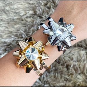 🚨Festive Bow Bangle w/ jewel 💎 accent🚨